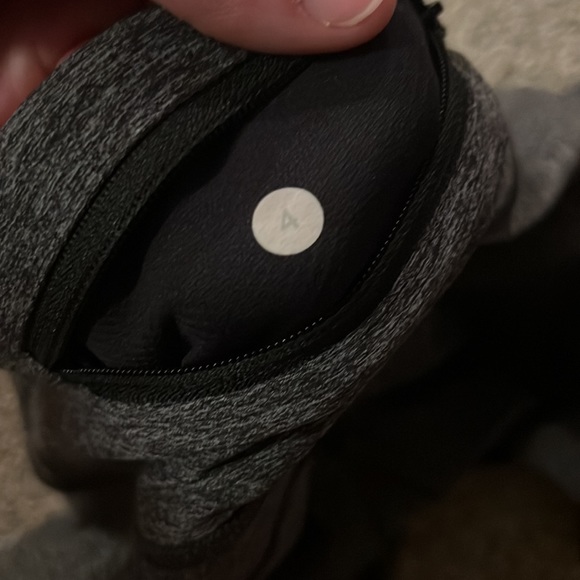 Lululemon crop leggings. 4 - Picture 9 of 12